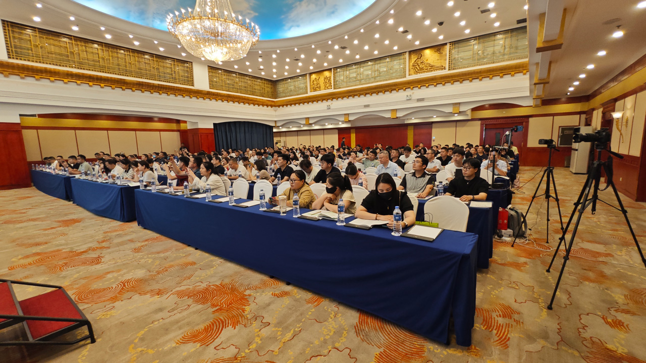 《房屋建筑和市政基础设施项目工程建设全过程咨询服务合同(示范文本)》（以下简称<示范文本>）宣贯培训会现场照片