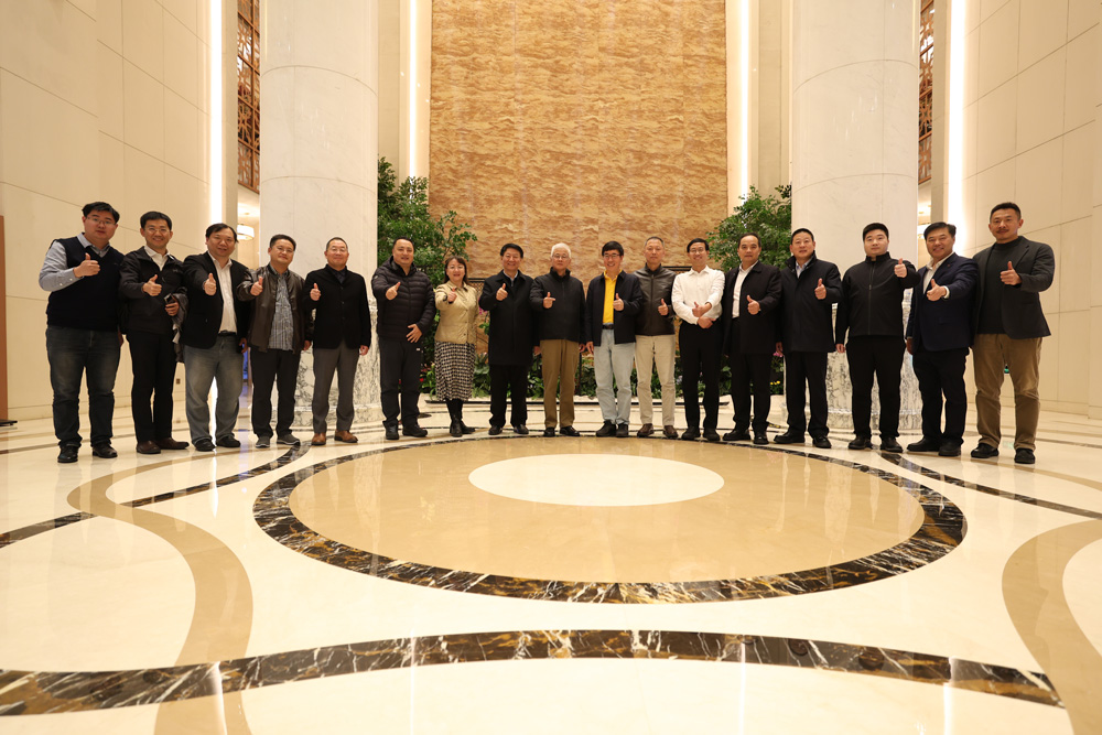 中国人民大学校友会企业家分会与北京河南商会合影留念照