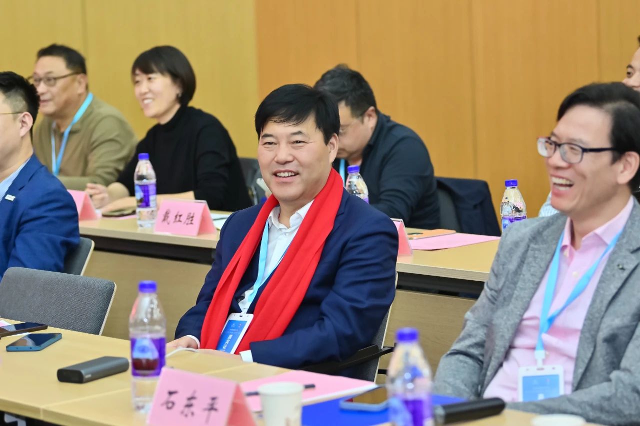 中环建生态董事长王小召受邀参加华中科技大学全球校友会会长、秘书长会议暨2024年校友工作会议