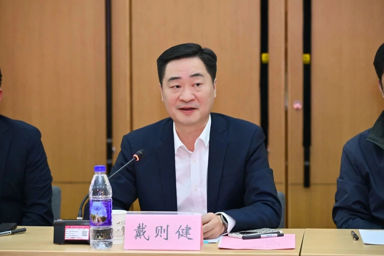 戴则健在秘书长在华中科技大学全球校友秘书长会议发言